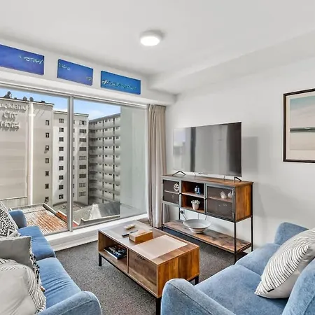 2Br Apt With Balcony & Parking In Prime Spot